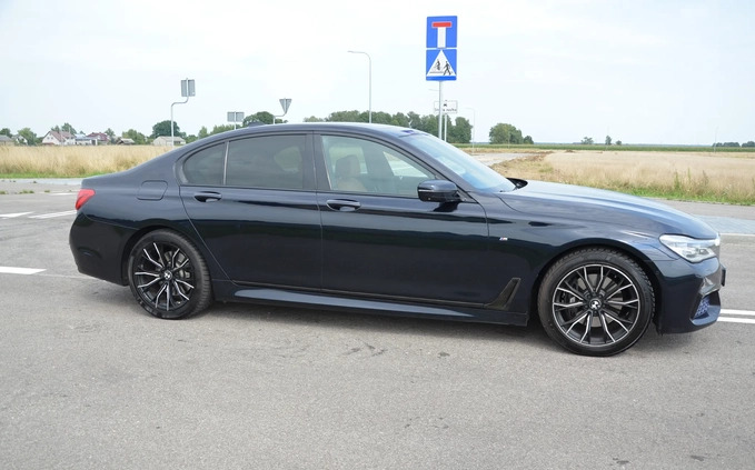 BMW Seria 7 cena 150000 przebieg: 205000, rok produkcji 2017 z Zambrów małe 781